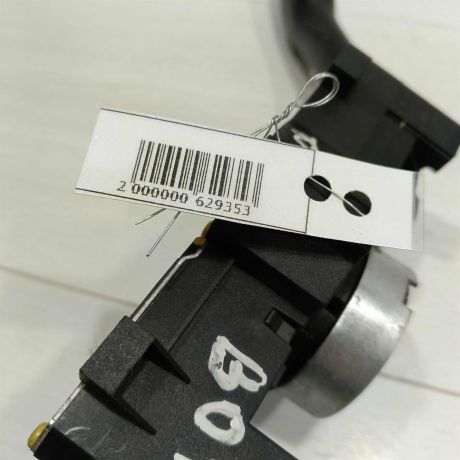 podrulevoi-perekliucatel-v-sbore-volkswagen-bora-art-96395-big-1