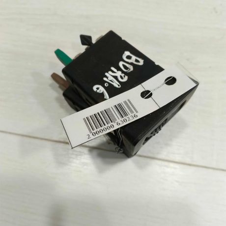 knopka-obogreva-sidenii-volkswagen-golf-4-volkswagen-bora-art-96412-big-3