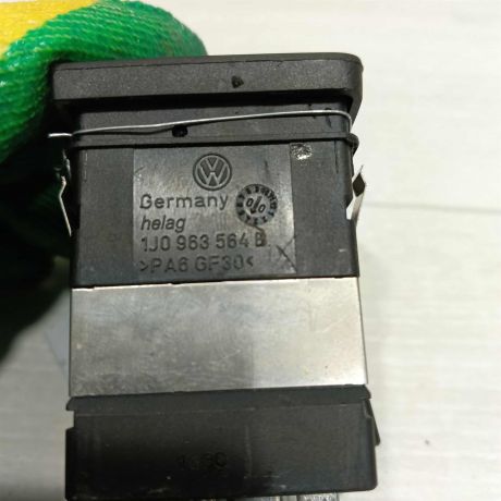 knopka-obogreva-sidenii-volkswagen-golf-4-volkswagen-bora-art-96412-big-1