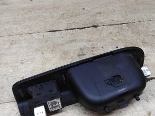 knopka-steklopodieemnika-zadniaia-levaia-rucka-dveri-kia-ceed-i-art-97191