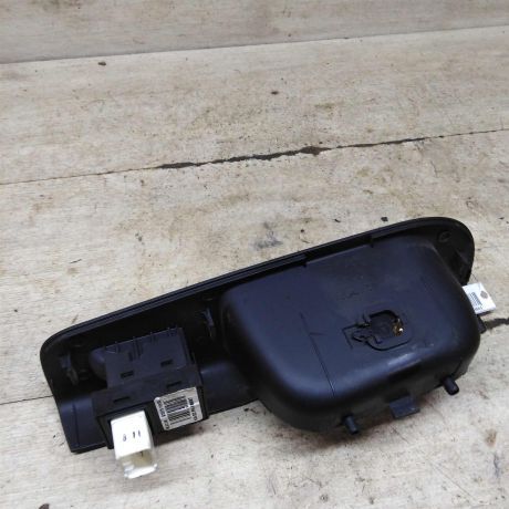 knopka-steklopodieemnika-zadniaia-levaia-rucka-dveri-kia-ceed-i-art-97191-big-0