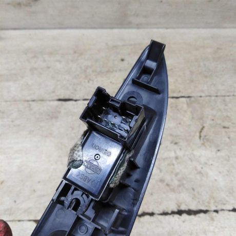 knopka-steklopodieemnika-zadniaia-pravaia-nissan-primera-p12-art-97206-big-2