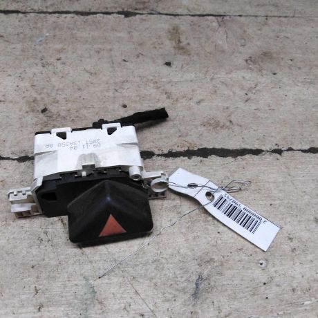 knopka-avariinoi-signalizacii-ford-focus-i-art-98297-big-0