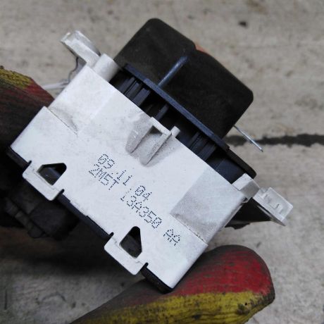 knopka-avariinoi-signalizacii-ford-focus-i-art-98297-big-1