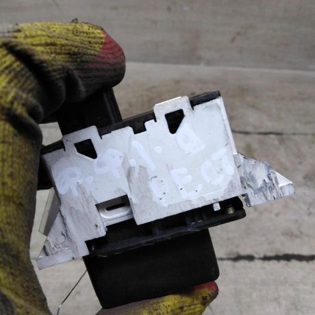 knopka-avariinoi-signalizacii-ford-focus-i-art-98297-big-2