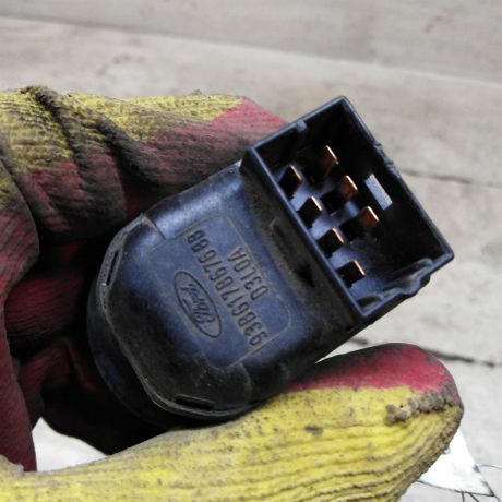 perekliucatel-regulirovki-zerkal-ford-focus-i-art-98316-big-2