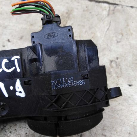knopki-ford-focus-i-art-98808-big-2