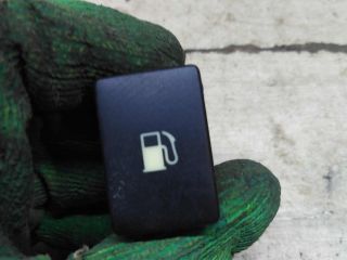 knopka-toplivnogo-baka-toyota-avensis-iii-art-99077