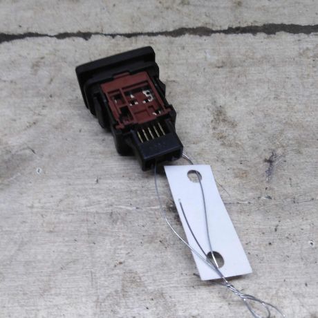 knopka-toplivnogo-baka-toyota-avensis-iii-art-99077-big-1