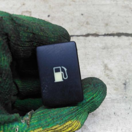 knopka-toplivnogo-baka-toyota-avensis-iii-art-99077-big-0