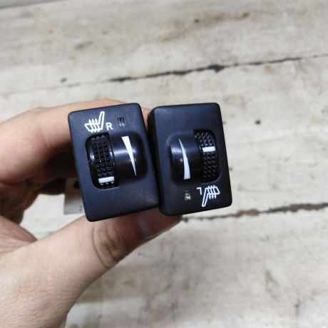 knopka-obogreva-sidenii-toyota-avensis-iii-art-99147-big-0