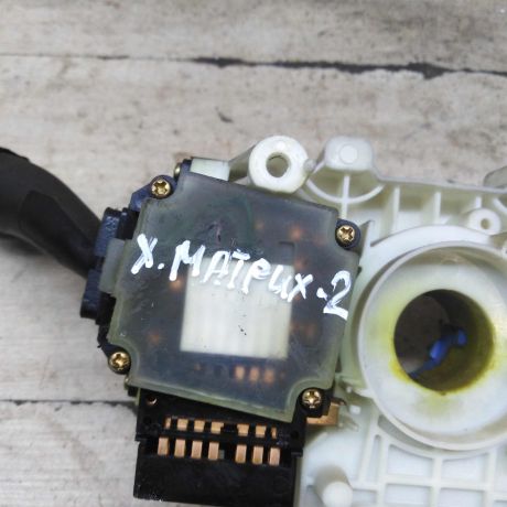 podrulevoi-perekliucatel-v-sbore-hyundai-matrix-art-99454-big-3