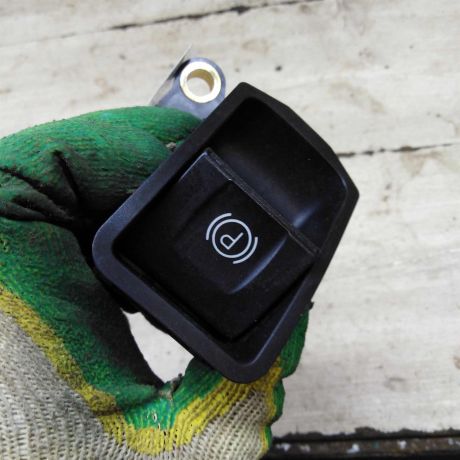 knopka-parkovki-toyota-avensis-iii-art-99636-big-0