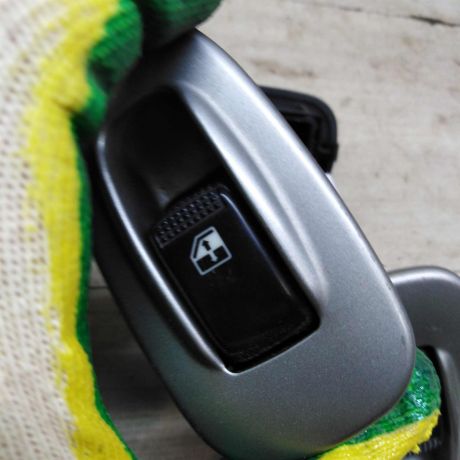 knopka-steklopodieemnika-kia-shuma-ii-kia-spectra-ii-art-99870-big-1