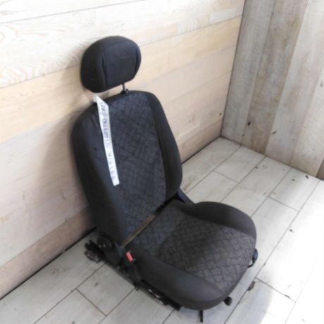 sidene-perednee-levoe-ford-focus-i-art-100184-big-1