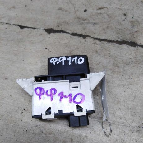 knopka-avariinoi-ostanovki-ford-focus-i-art-100191-big-3