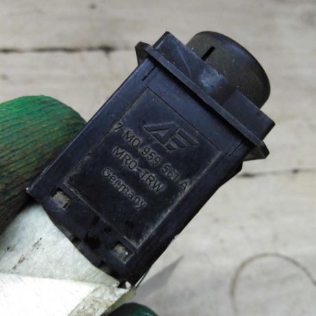 knopka-vykliucatel-dopolnitelnogo-otopitelia-pecki-ford-galaxy-volkswagen-sharan-seat-alhambra-art-100687-big-1