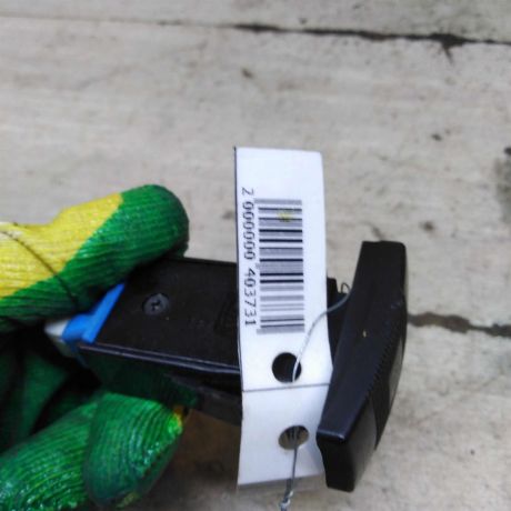 knopka-vkliuceniia-protivotumannyx-far-kia-shuma-ii-kia-spectra-ii-art-100840-big-3