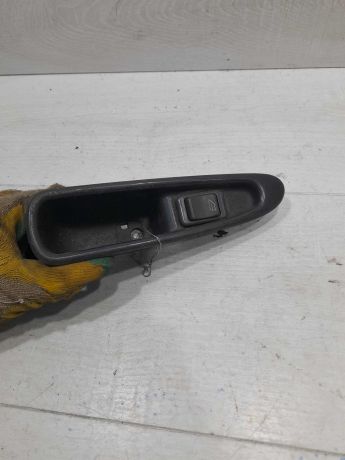 knopka-steklopodieemnika-peredniaia-levaia-volvo-s40-volvo-v40-art-101874-big-4