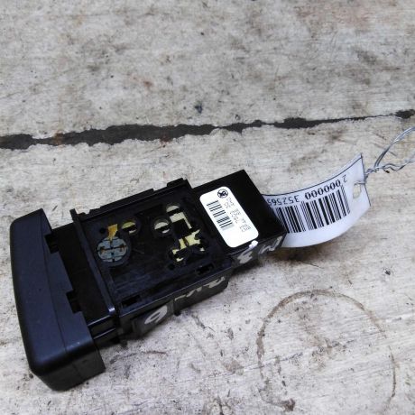 knopka-avariinoi-signalizacii-mazda-3-bk-art-101966-big-1