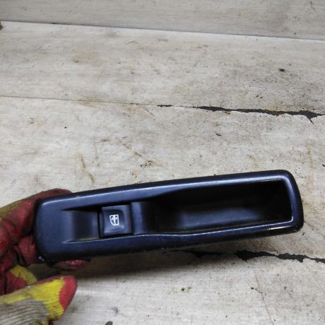 knopka-steklopodieemnika-peredniaia-levaia-renault-fluence-i-art-102366-big-0