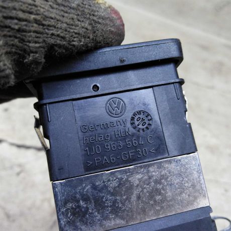 knopka-obogreva-sidenii-volkswagen-bora-volkswagen-jetta-4-volkswagen-golf-4-art-102597-big-2