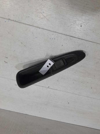 knopka-steklopodieemnika-peredniaia-pravaia-volvo-s40-volvo-v40-art-102752-big-0