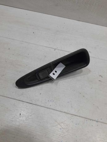 knopka-steklopodieemnika-peredniaia-pravaia-volvo-s40-volvo-v40-art-102752-big-2