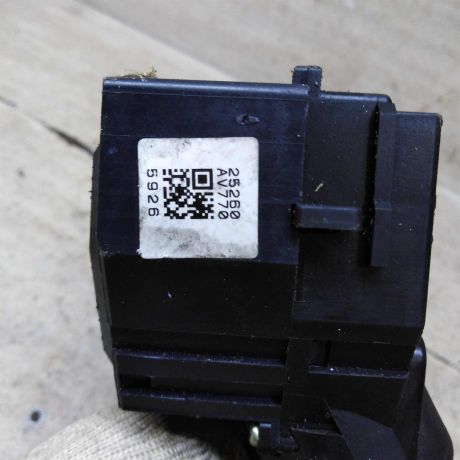 perekliucatel-dvornikov-nissan-almera-n16-art-103325-big-5