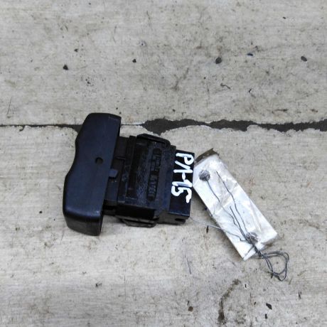 knopka-blokirovki-dverei-renault-logan-i-art-103442-big-0