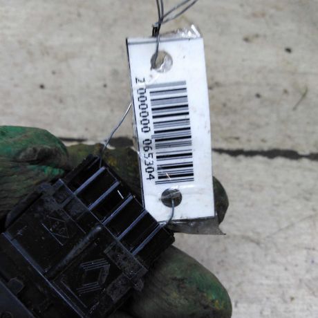 knopka-blokirovki-dverei-renault-logan-i-art-103442-big-2