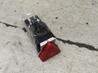 knopka-avariinoi-signalizacii-volkswagen-jetta-5-art-103680