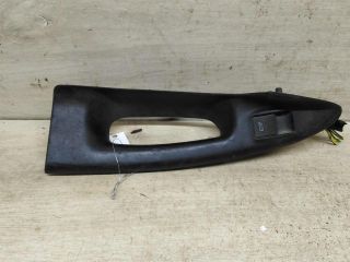 knopka-steklopodieemnika-zadniaia-audi-a4-b5-art-104096