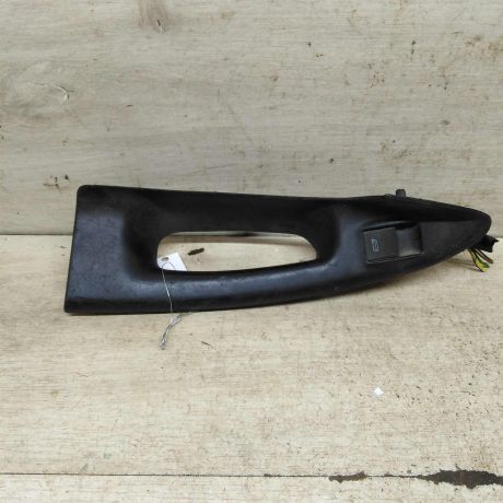 knopka-steklopodieemnika-zadniaia-audi-a4-b5-art-104096-big-0