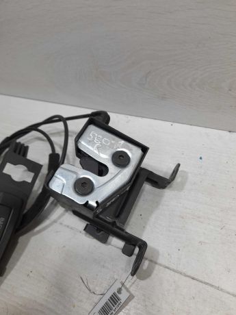 zamok-pravyi-spinki-sidenia-zadnego-volvo-s80-art-104760-big-0