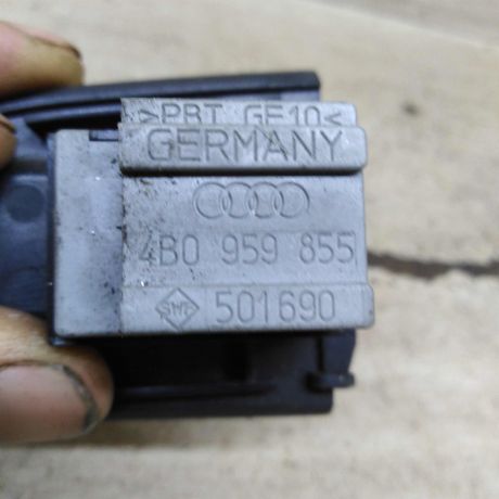 knopka-steklopodieemnika-audi-a6-c5-art-105010-big-1