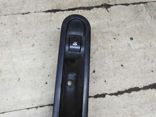 knopka-steklopodieemnika-zadniaia-renault-megane-ii-art-105512