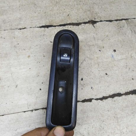 knopka-steklopodieemnika-zadniaia-renault-megane-ii-art-105512-big-0