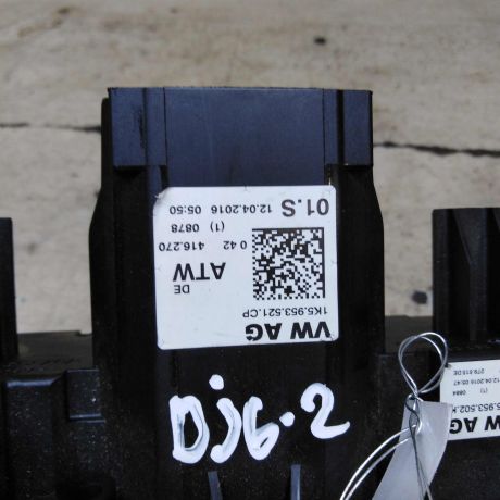 perekliucatel-podrulevoi-v-sbore-volkswagen-jetta-vi-art-105593-big-1