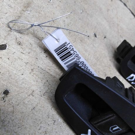 knopka-steklopodieemnika-volkswagen-jetta-vi-art-105712-big-1