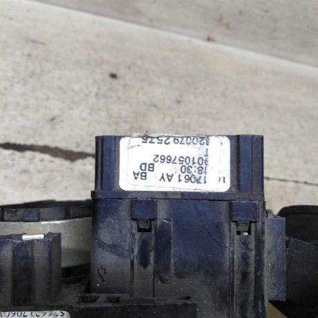 perekliucatel-podrulevoi-v-sbore-renault-logan-i-art-105808-big-2