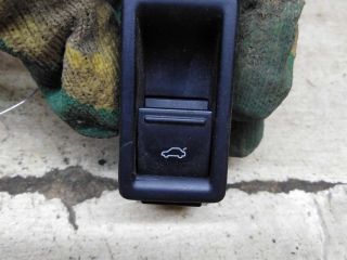 knopka-otkryvaniia-bagaznika-volkswagen-jetta-vi-art-105968