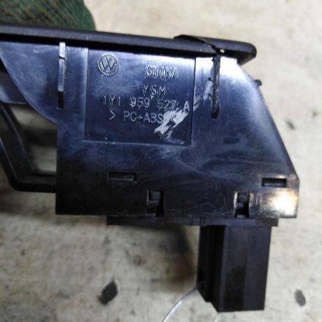 knopka-otkryvaniia-bagaznika-volkswagen-jetta-vi-art-105968-big-2