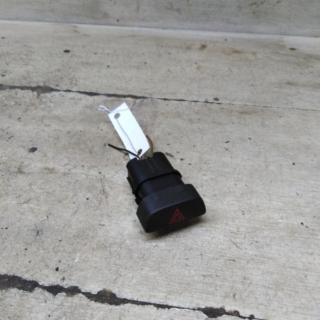 knopka-avariinoi-signalizacii-ford-focus-2-dorestailing-art-106017-big-0