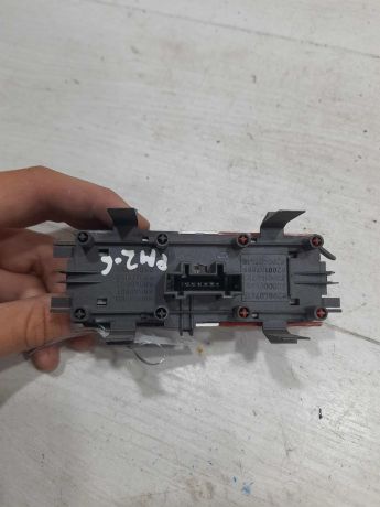 knopka-avariinoi-signalizacii-renault-megane-ii-art-106143-big-1