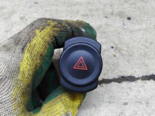 knopka-avariinoi-signalizacii-renault-logan-i-art-106230