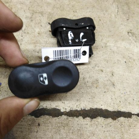 knopka-steklopodieemnika-renault-sandero-i-art-106394-big-0