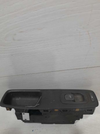 knopka-steklopodieemnika-peredniaia-pravaia-volvo-s80-art-106502-big-0