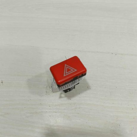 knopka-avariinoi-signalizacii-audi-a4-b6-art-107316-big-0