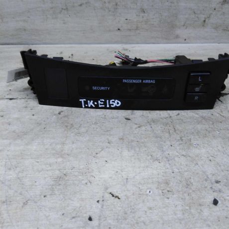 knopka-podogreva-sidenii-informacionnyi-displei-toyota-corolla-x-e140-e150-art-107828-big-1